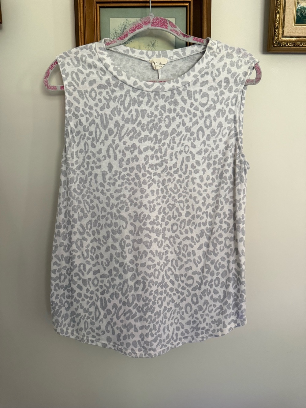 1.4.3. Story by Line Up Light Gray Leopard Print Tank